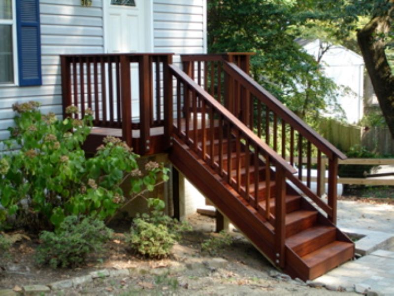 Custom deck with stained railings and stairs built by Calvert Specialty Contracting